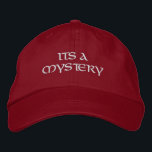 Mystischer Mystery Quote Fun Red Bestickte Baseballkappe<br><div class="desc">Ein geheimnisvoller Spaß Zitat rot-weiß bestickte Baseballkappe. Der Text Es ist ein Mysterium kann personalisiert werden,  wenn er bevorzugt wird. Eine lustige Geschenkidee zum Geburtstag.</div>