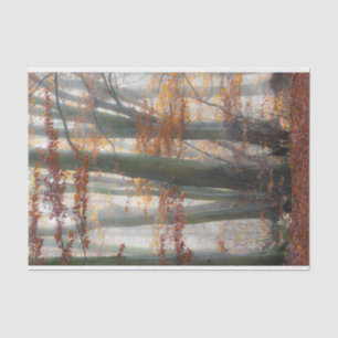 Mystischer nebeliger Wald im Herbst Seidenpapier