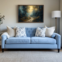 Mystischer Waldweg bei Morgendämmerung