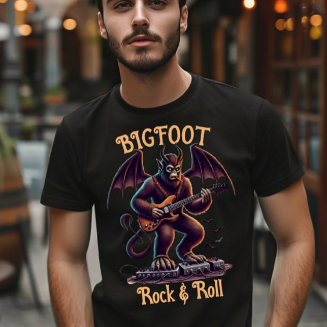 Mythischer Rockstar: Bigfoots Guitar Solo T-Shirt (Von Creator hochgeladen)