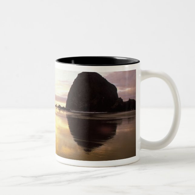 N.A., USA, Oregon, Cannon Beach Sunset mit Zweifarbige Tasse (Rechts)