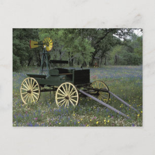 N.A., USA, Texas, Devine, Alter Wagen und Postkarte