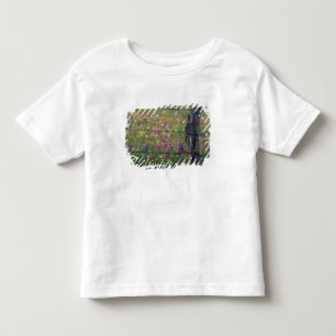 N.A, USA, Texas, Lytle, Zaunpfosten und Kleinkind T-shirt