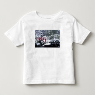 N.A., USA, Washington, Seattle. Mondbrücke in Kleinkind T-shirt