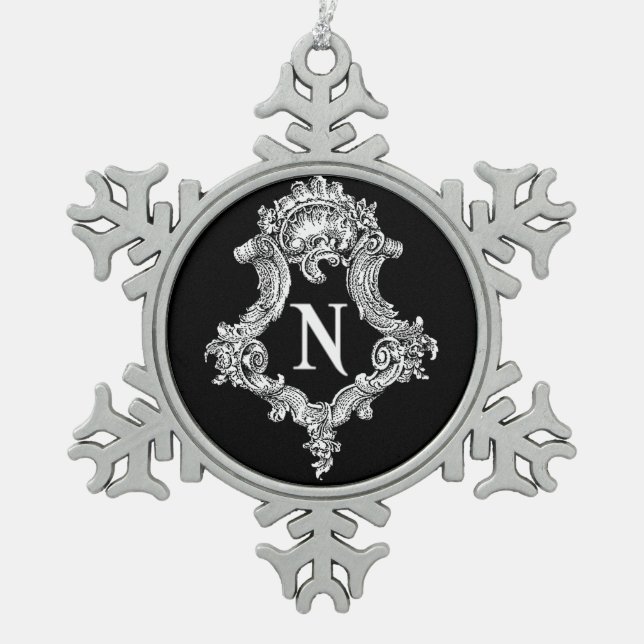n Monogramm Erstverzierung Schneeflocken Zinn-Ornament (Vorderseite)