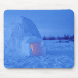 NA, Kanada, Manitoba, Churchill. Arktischer Iglu Mousepad
