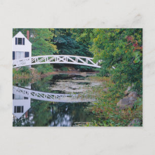 NA, USA, Maine. Brücke über einen Teich in Somesv Postkarte