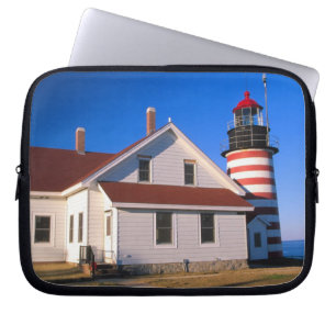 NA, USA, Maine. West Quoddy Leuchtturm in der Nähe Laptopschutzhülle