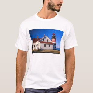 NA, USA, Maine. West Quoddy Leuchtturm in der Nähe T-Shirt