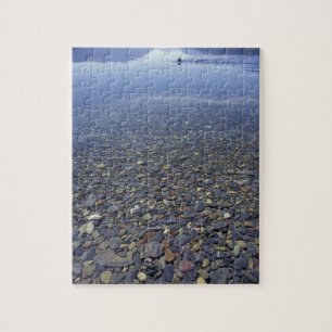 NA, USA, Montana, Glacier NP Felsen im See Puzzle