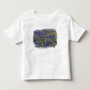 NA, USA, Washington Dalles, Lupine und Kleinkind T-shirt