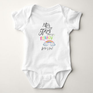 Nach jedem Sturm gibt es einen Regenbogen-Bodysuit Baby Strampler