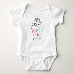 Nach jedem Sturm gibt es einen Regenbogen-Bodysuit Baby Strampler