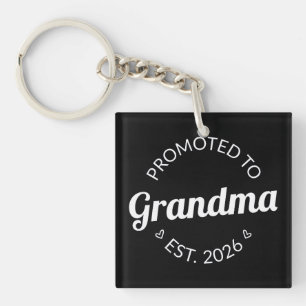 Nach Oma Est befördert. 2026 Schlüsselanhänger