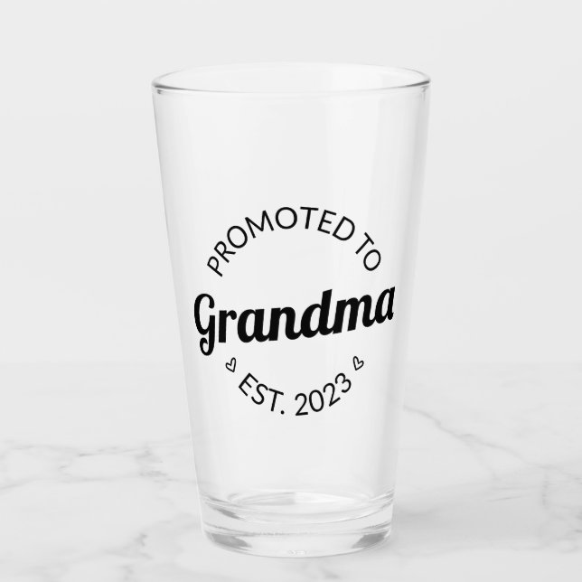 Nach Oma Est befördert. I Glas (Vorderseite)