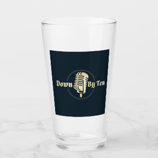 Nach unten durch Zehn-Pint-Glas Glas