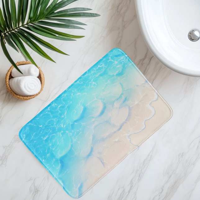 Nachahmung des Strandsandes unter klarem Wasser im Badematte (Von Creator hochgeladen)