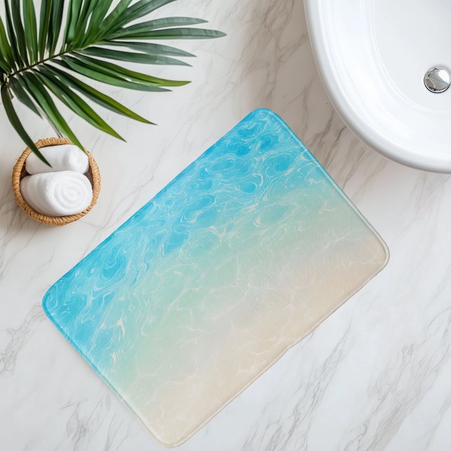 Nachahmung des Strandsandes unter klarem Wasser im Badematte (Von Creator hochgeladen)