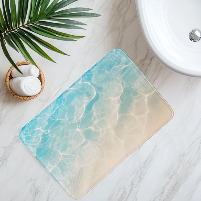 Nachahmung des Strandsandes unter klarem Wasser im Badematte (Von Creator hochgeladen)