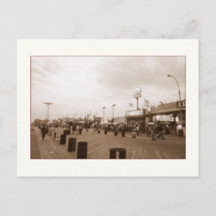 Nachmittagsspaziergang (Coney Is, NY) Postkarte