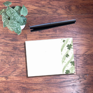 Nachnotizen des grünen und weißen Kleeblatts Post-it Klebezettel