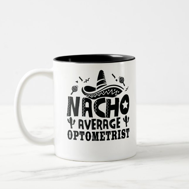 Nacho Average Optometrist Funny Optometrie Fiesta Zweifarbige Tasse (Links)