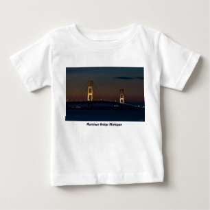 Nacht an der Mackinac-Brücke Baby T-shirt