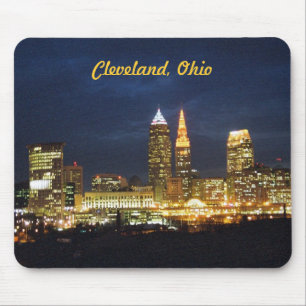 Nacht Clevelands, Ohio beleuchtet Mousepad