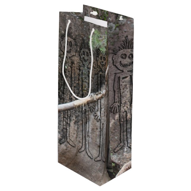 Nacht der Wandergler Petroglyph Geschenktüte Für Weinflaschen (Vorderseite Schrägansicht)