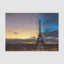 Nacht zu Tag über dem Eiffelturm von Trocadero