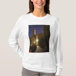 Nachtansicht einer Kirche in der Dämmerung, Pienza T-Shirt
