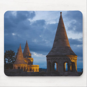 Nachtansicht von Fisherman's Bastion, Castle Hil Mousepad