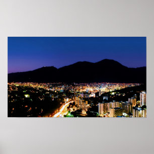 Nachtblick auf Caracas Stadt und Avila Poster