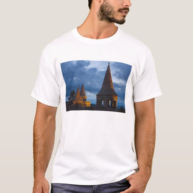 Nachtblick auf das Fischbecken, Burg Hil T-Shirt (Vorderseite)
