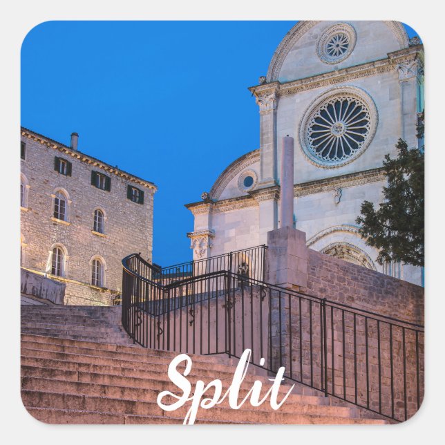 Nachtblick auf Treppe und Kirche in Split, Kroatie Quadratischer Aufkleber (Vorderseite)