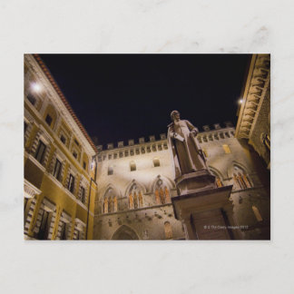 Nächte in Piazza Salimbeni, Siena, Italien. Postkarte