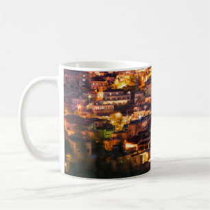 Nachtgoreme Szene, Kappadokien, Türkei. Kaffeetasse