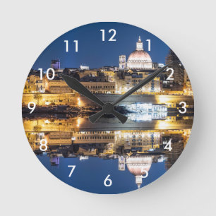 Nachthafen der Altstadt von Valletta Runde Wanduhr