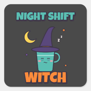 Nachtschicht Hexe Krankenschwester Halloween Kaffe Quadratischer Aufkleber
