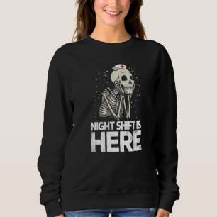 Nachtschicht ist hier Skelett Krankenschwester Kra Sweatshirt