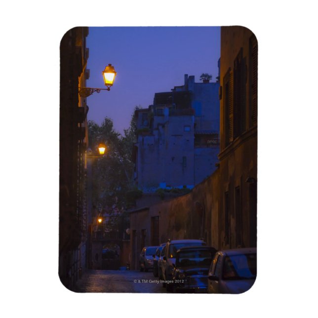 Nachtstraße in Rom, Italien Magnet (Vertikal)