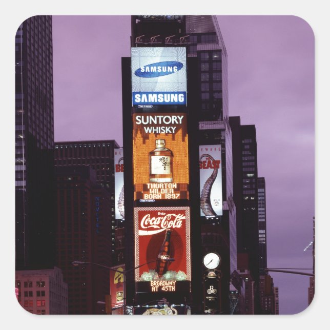 Nachtverkehr auf dem New York Times Square Quadratischer Aufkleber (Vorderseite)