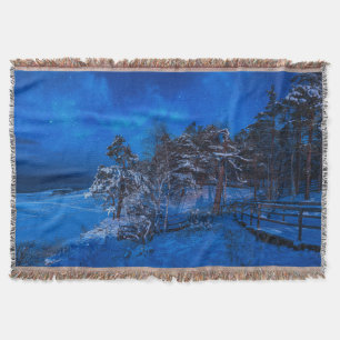 Nachtwinterszene mit schneebedeckten Kiefern Decke