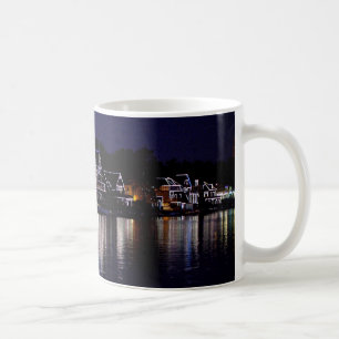 Nachtzeit an der Boots-Haus-Reihe Tasse