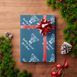 Nadolig Llawen! Welsh Merry Christmas Brauch Geschenkpapier<br><div class="desc">Nadolig Llawen! Walisisch Frohe Weihnachten Custom Wrapping Paper. Chic Xmas Glockendesign. Personalisierte Geschenkidee mit individuelle Name und Feiertage Nachricht. Anpassbare blaue Hintergrundfarbe.</div>