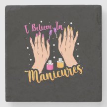 Nagelkünstler glauben an Maniküre