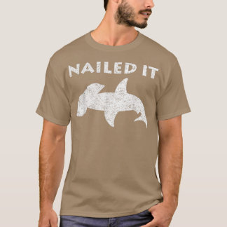 Nageln, Funny, Hai, gestörter Blick, nach Yoray T-Shirt