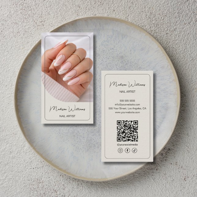 Nagelstudio Maniküre QR Neutral Beige Visitenkarte (Nail Artist Salon Manicurist QR Neutral Beige Business Card)