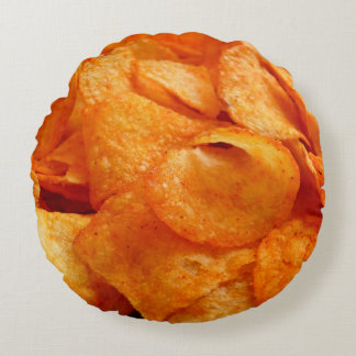 Nah aus saftig, knusprig, Pommes frites auf schwar Rundes Kissen