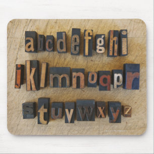 Nah oben vom Alphabet auf Briefbeschwerer 2 Mousepad